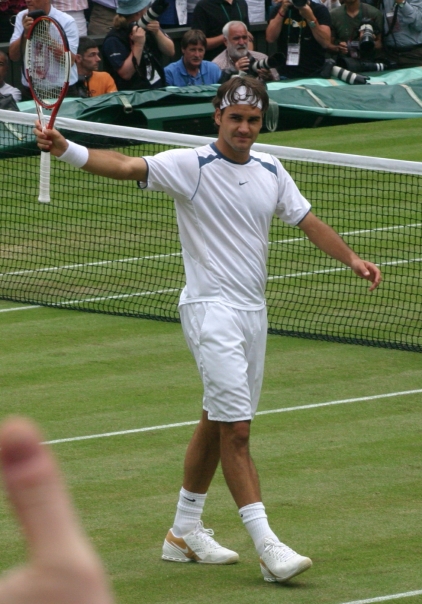 Roger_Federer_at_Wimbledon_2005